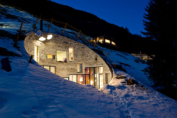 villa-vals-switzerland-hill-house-22